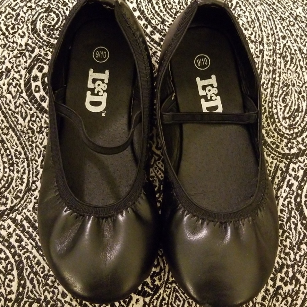 L&D black ballet flats size 9/10